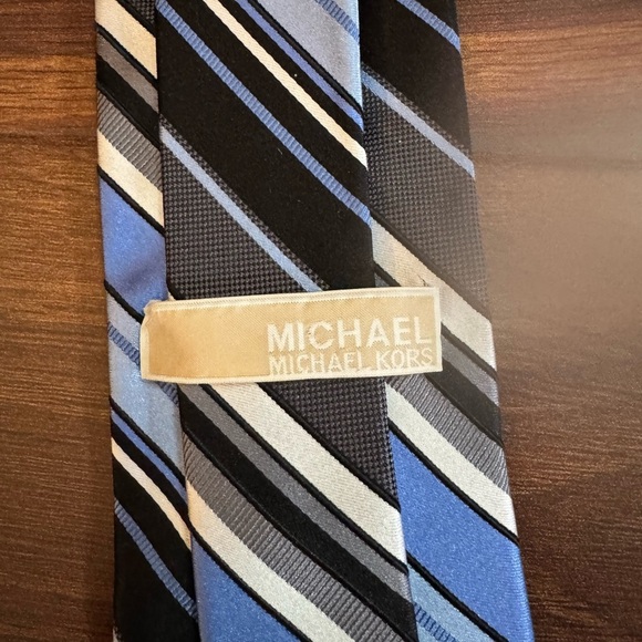 MICHAEL KORS Silk Striped Blue and Black Men's Tie - Picture 4 of 10
